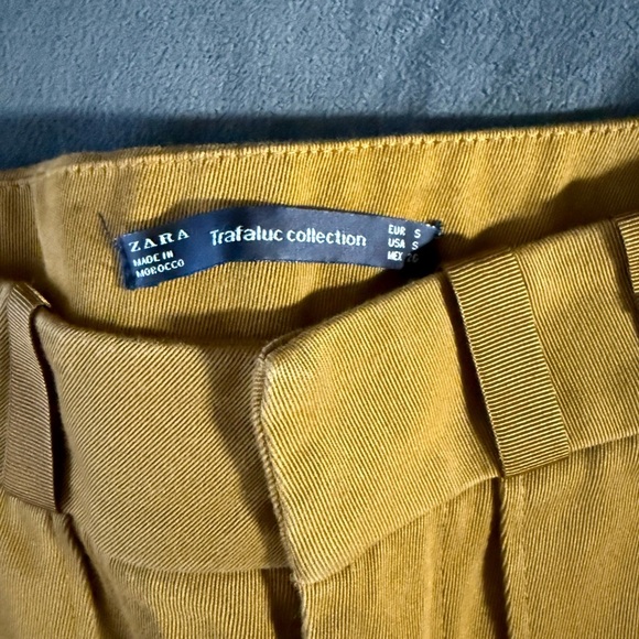 Zara Yellow Chinos with Red Trim Size Small - Picture 4 of 10